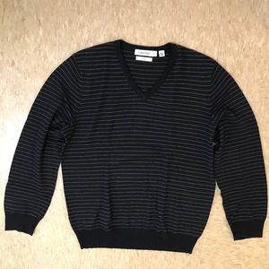 Calvin Klein Men’s V-Neck Sweater, size Medium